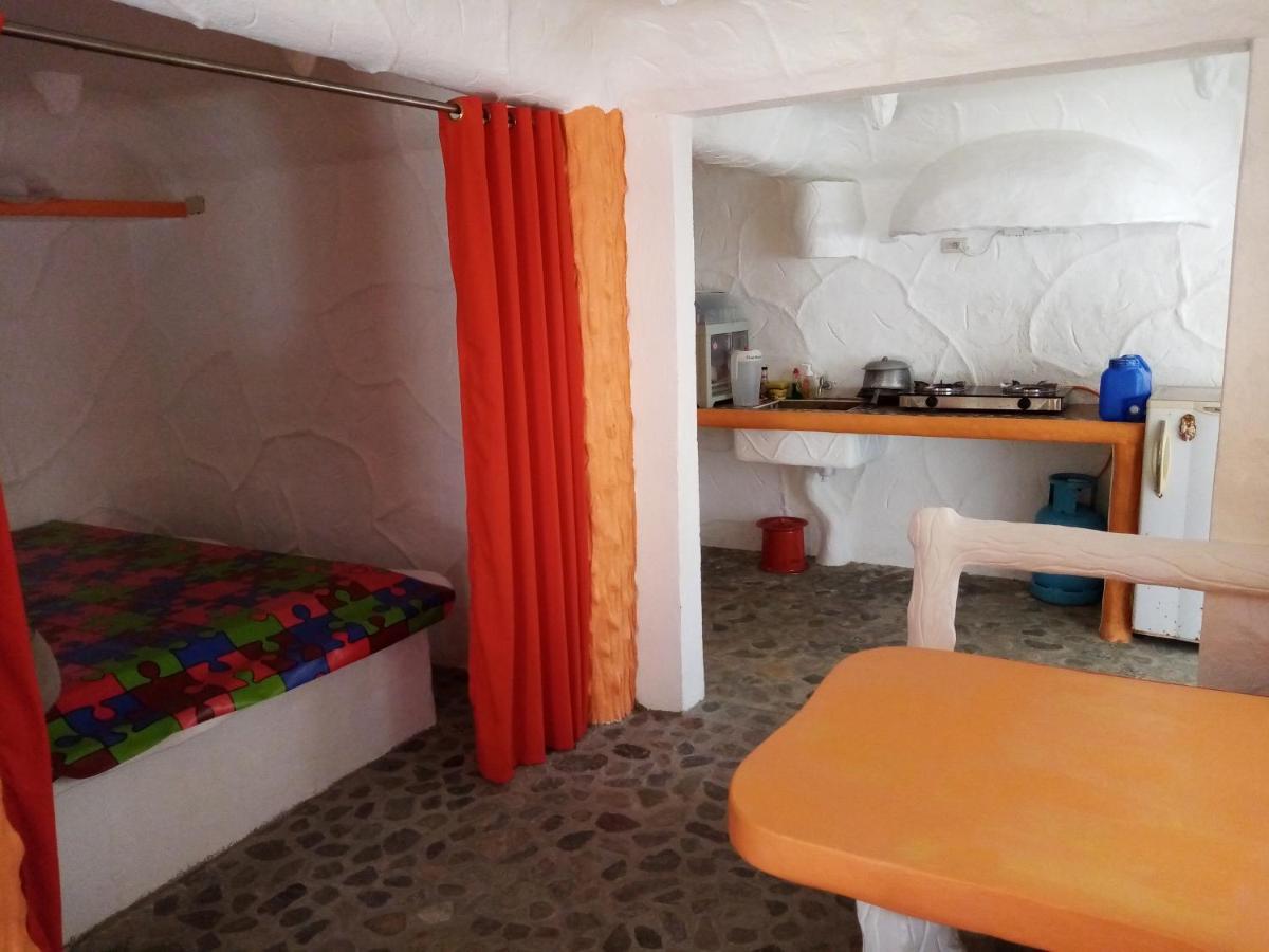 Flintstone Mini-Cave Apartment Poctoy Екстериор снимка